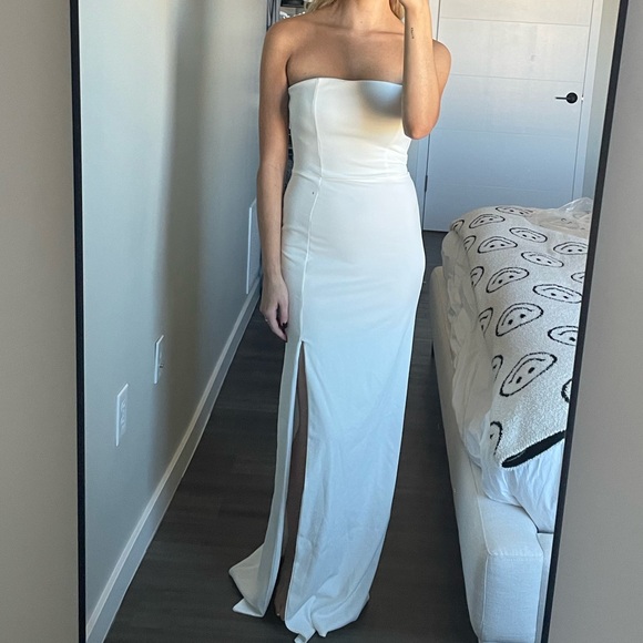 Club L London - Belle of the Ball White Bandeau Maxi Dress with Split Hem - Picture 6 of 6